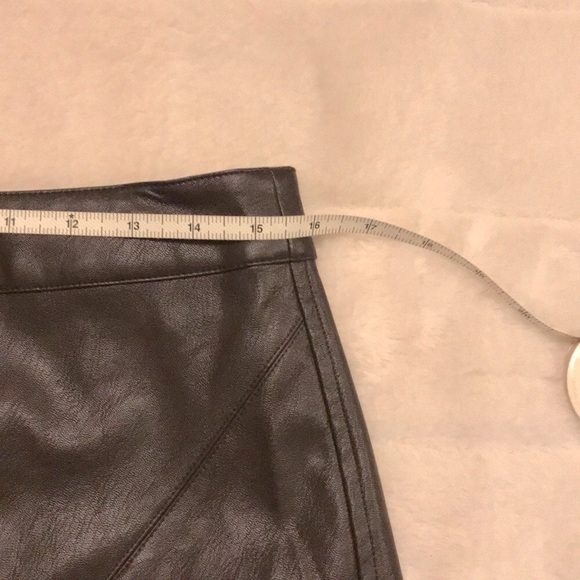 ANTHROPOLOGIE Hallie Faux Leather Mini Skirt - Picture 4 of 9